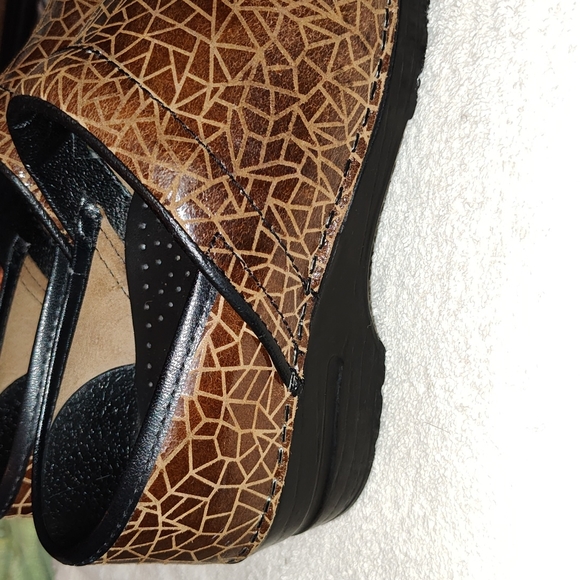 Sanita Pro Geometric Giraffe Clogs EU 37 Womens US Size 6 - Picture 3 of 7